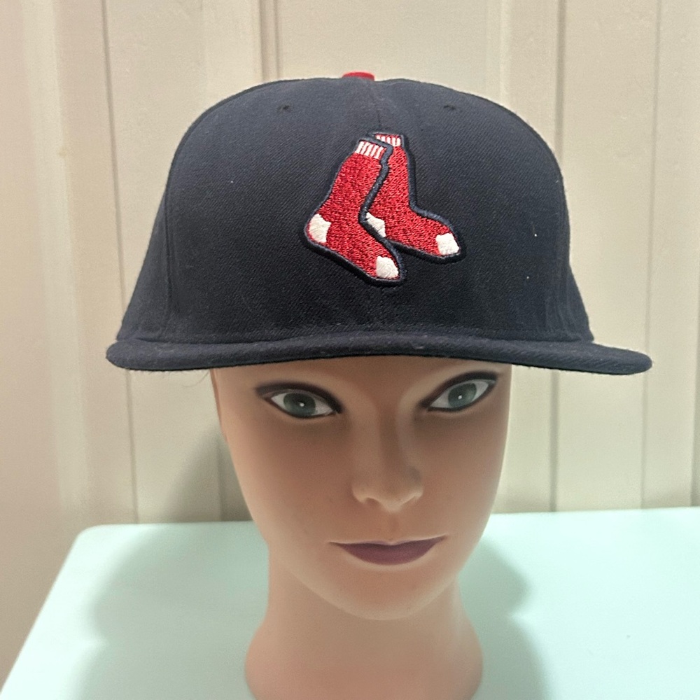 New Era Boston Red Sox Embroidered MLB Logo 7 1/2 Fitted Hat